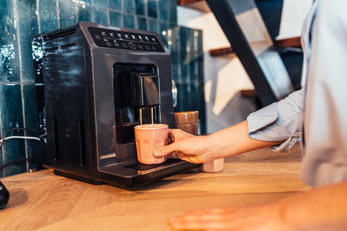 vers bakje koffie wordt gezet in de slaapzaak